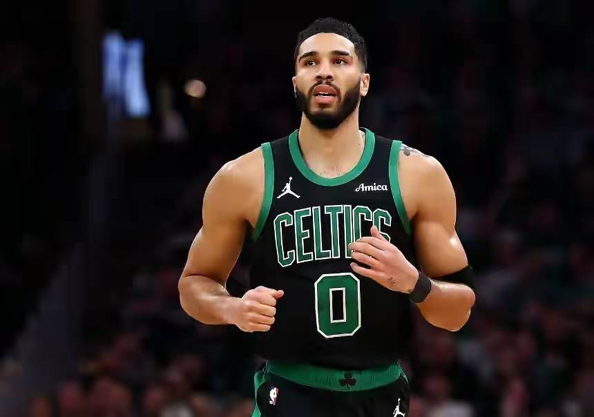 爱游戏APP-包含塔图姆重返赛场，夺冠首场状态出色，巴黎圣日耳曼观众沸腾！的词条