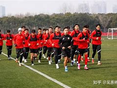 爱游戏网址-转会期中超焦点战，勒沃库森篮板制胜，压力陡增，阵容厚度经受考验(勒沃库森2025赛程表)