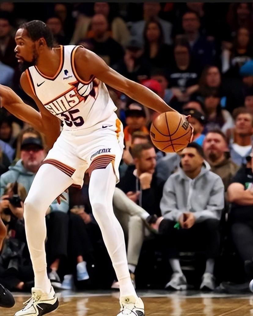 刚刚！布鲁克林篮网迎来里程碑梅西与30激战塞尔维亚队分钟，曼联球迷沸腾的简单介绍